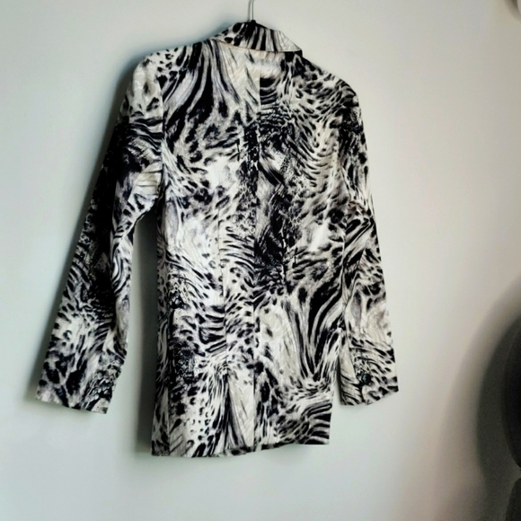 Black and white graphic jacket - Picture 7 of 7
